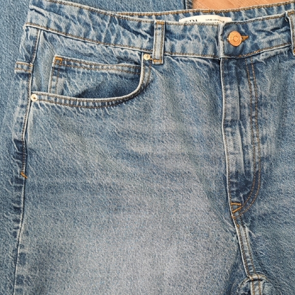 Zara Women's Light Blue High Rise Relaxed Jeans - Picture 6 of 12